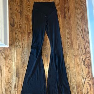 Aerie crossover flares black